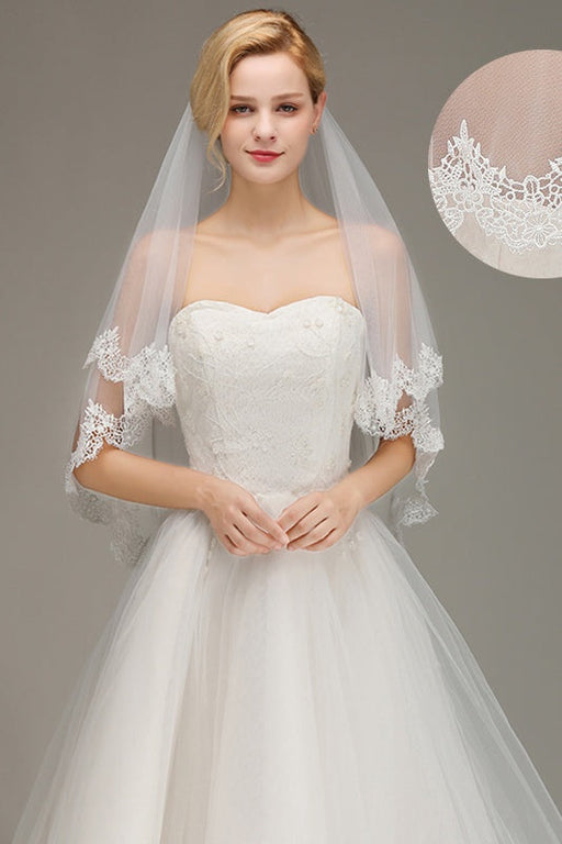 1.5M Lace Edge Short Comb Two Layers Wedding Veils | Bridelily - wedding veils