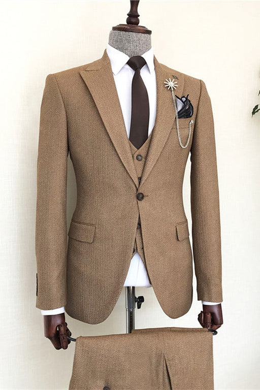 August Bespoke Brown Peaked Lapel Three Pieces Men Suits For Business