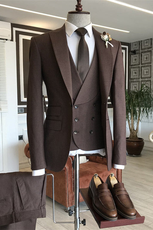 Everley Glamorous Brown Peaked Lapel Three Pieces Business Suits