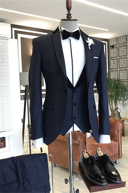 Daniel Glamorous Navy Blue Notched Lapel Three Pieces Business Suits