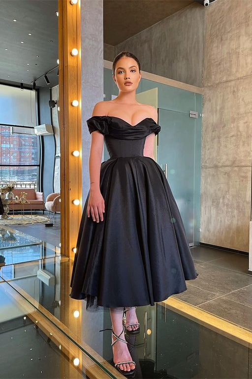 Sleek and Stunning Off-the-Shoulder Black Prom Dress