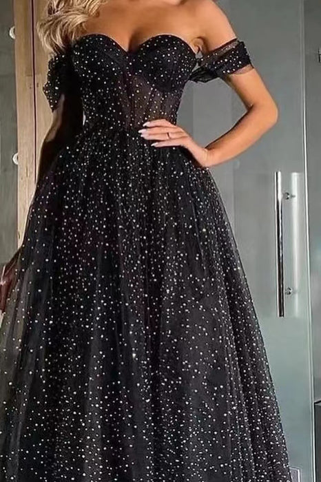 Off-The-Shoulder Sweetheart A-Line Beads Prom Dress With Tulle in Black